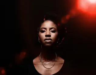Lyric Jones – Closer Than They Appear