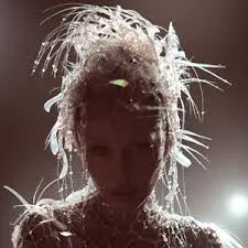 Miley Cyrus – Something Beautiful