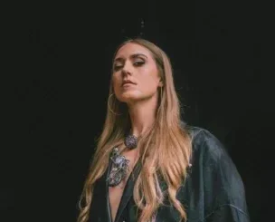 Gemma Griffiths – Holy ft Peruzzi