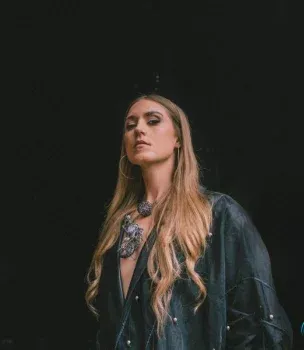 Gemma Griffiths – Holy ft Peruzzi