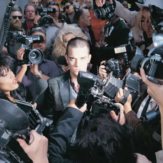Robbie Williams – Life Thru A Lens (25th Anniversary)