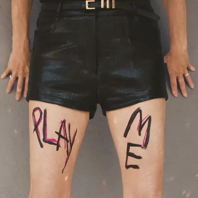 Kim Gordon – PLAY ME