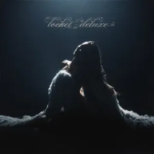 Madison Beer – locket deluxe