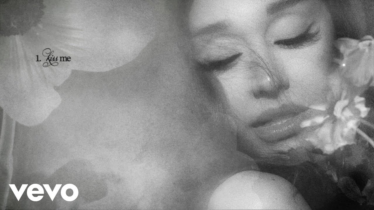 Ariana Grande kiss me