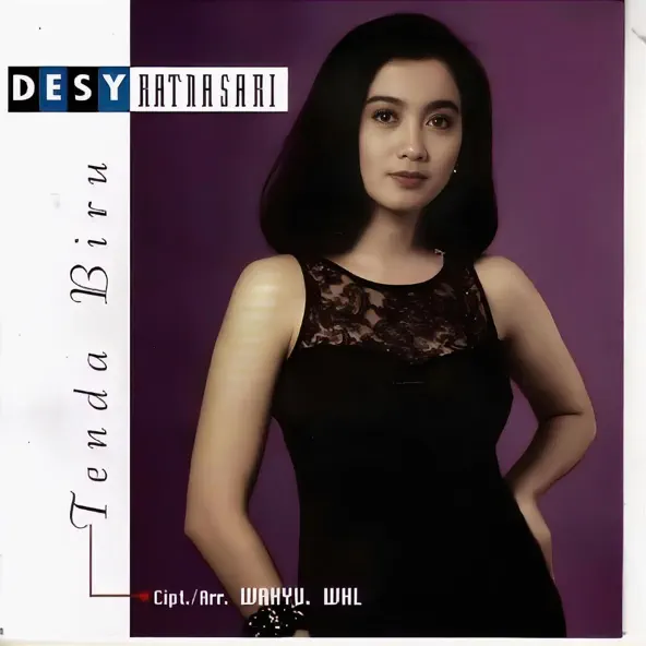Desy Ratnasari Tenda Biru